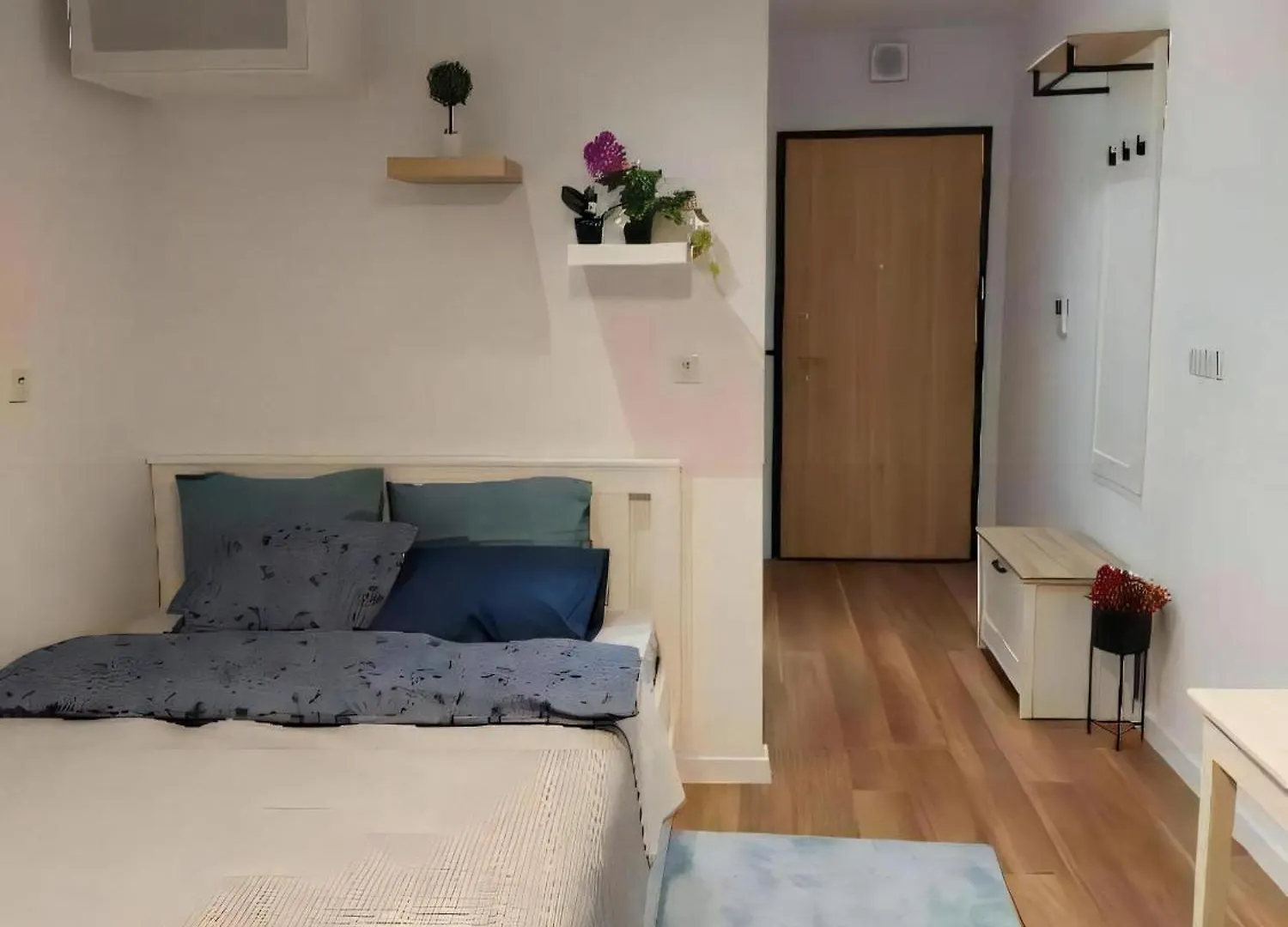 Grupa Warsaw Apartments Lengyelország